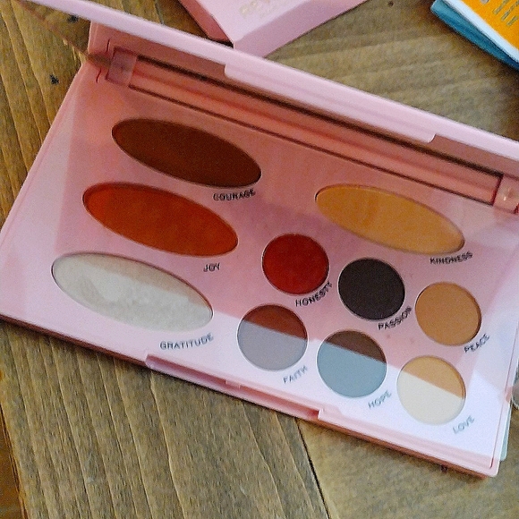 3/$20 NWT Makeup Revolution London The Emily Edit The Needs face & eyes … - Picture 2 of 6